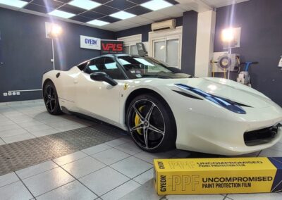 Ferrari 458 Italia – pose du film PPF sur capot, ailes et portes par VPLS