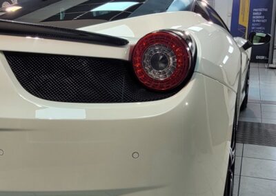 Ferrari 458 Italia – pose du film PPF sur capot, ailes et portes par VPLS